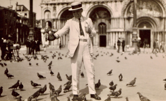 Олександр Кошиць на площі Святого Марка у Венеції. Архів УВАН